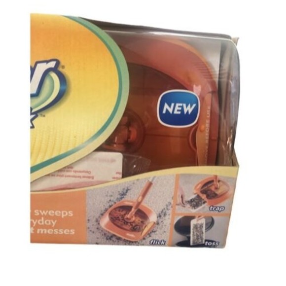 Swiffer Carpet Flick Carpet Sweeper Starter Kit New Read - Picture 4 of 5